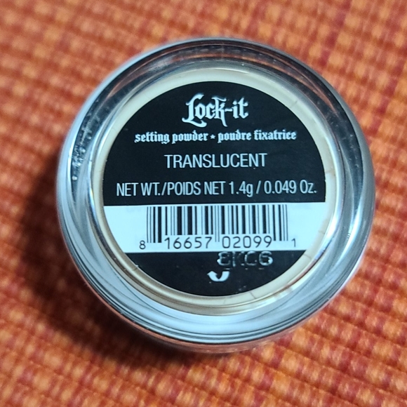 KVD VEGAN BEAUTY LOCK IT SETTING POWDER, Lottie Bronzer. - Picture 3 of 4